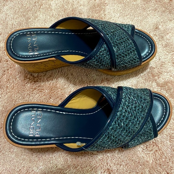 BRAND NEW - DONALD J PLINER Ideala Crisscross Wedge Platform Sandals ❤️❤️❤️ - Picture 2 of 9